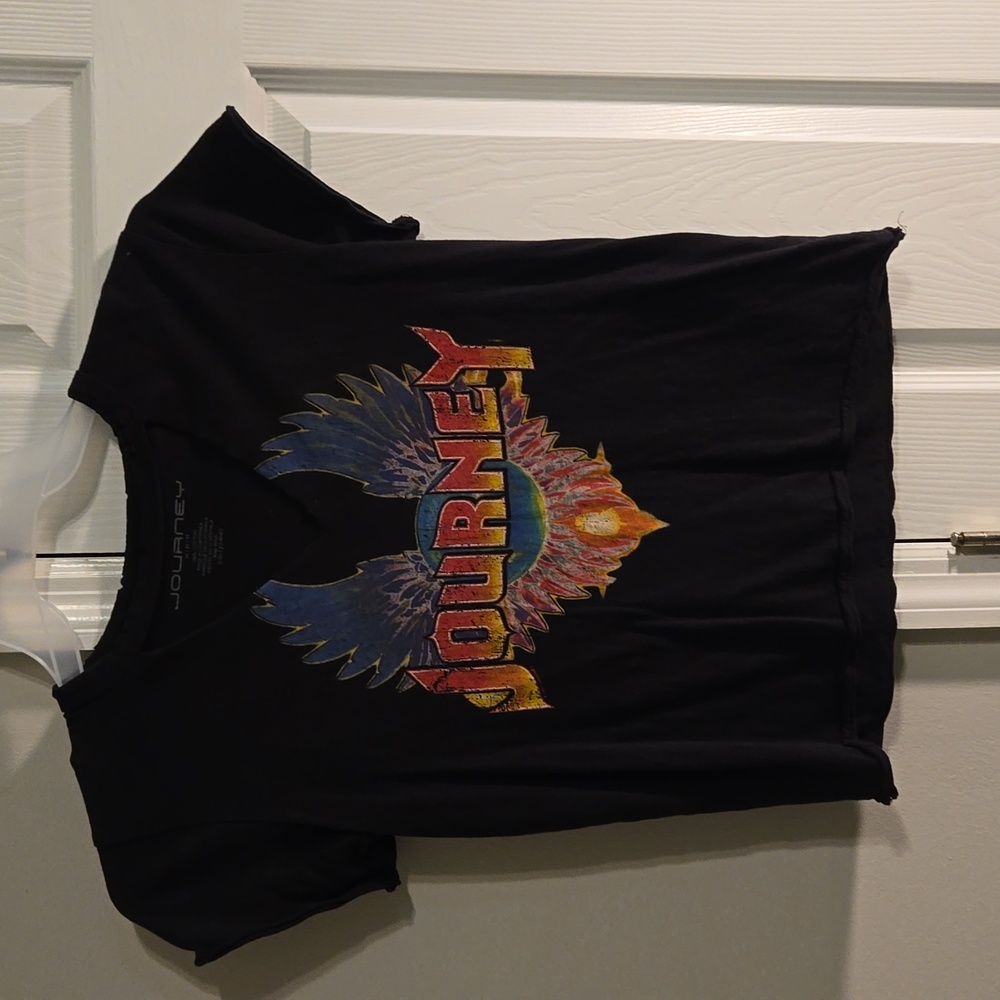 Journey Band tee with cutout and raw hem look - Medium